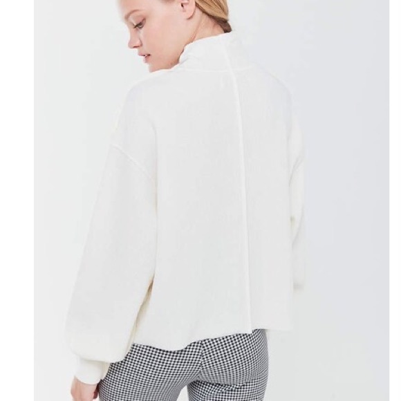 UO Charlie Slouchy Turtleneck Sweater in White. Size XS. NWOT. - Picture 2 of 5